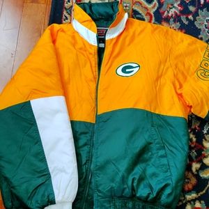 Extra large men's Green Bay packer jacket long sleeves green and gold sport one